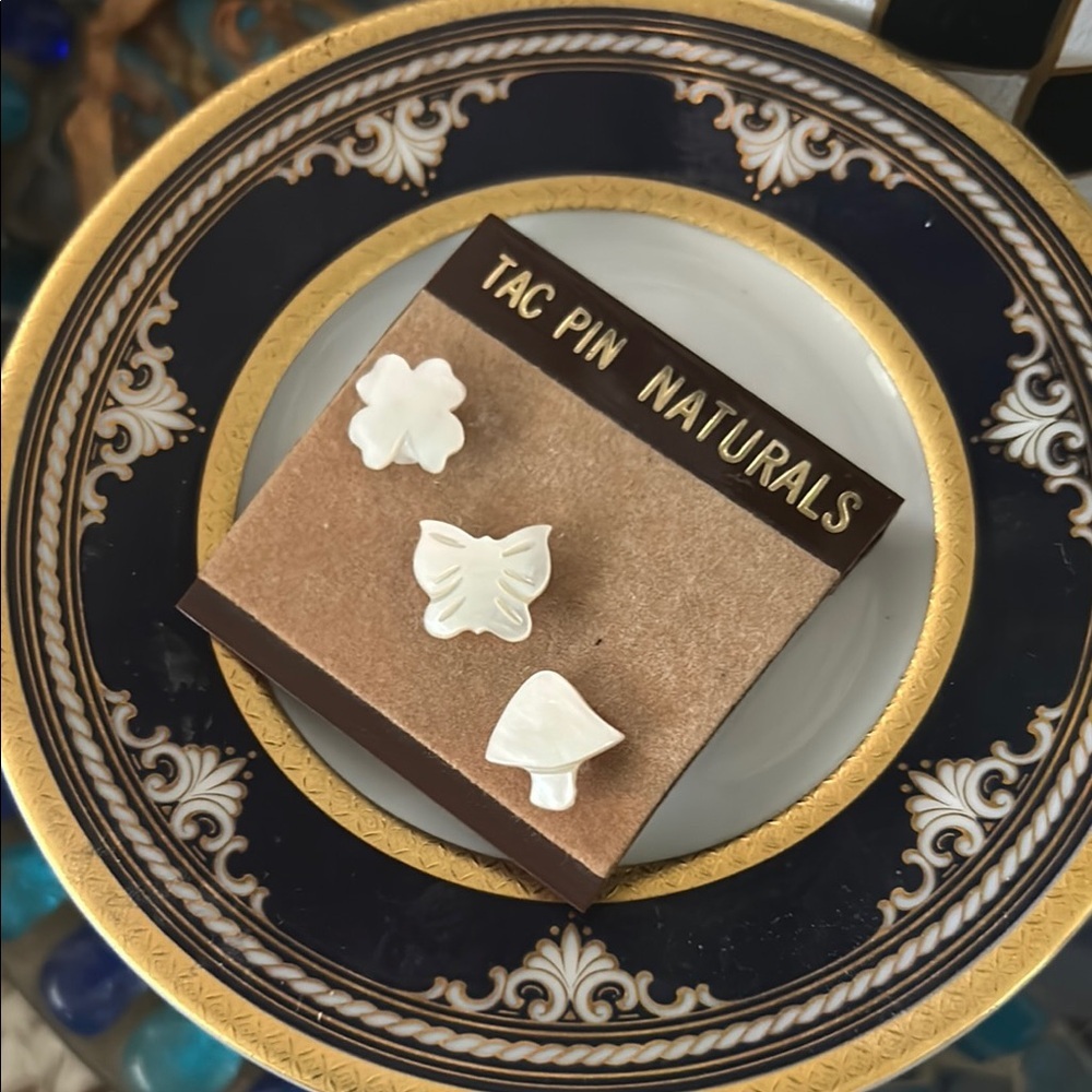 Mother-of-Pearl Tak Pin Naturals